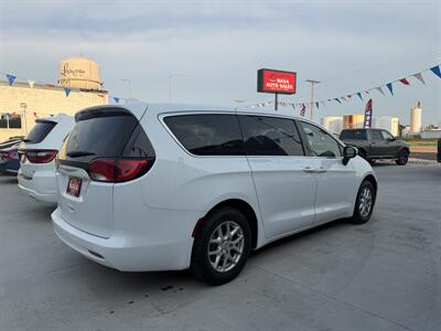 2020 Chrysler Voyager LX   - Photo 3 - Lexington, NE 68850