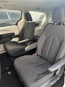 2020 Chrysler Voyager LX   - Photo 7 - Lexington, NE 68850