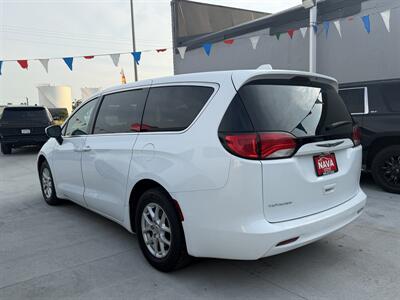 2020 Chrysler Voyager LX   - Photo 4 - Lexington, NE 68850