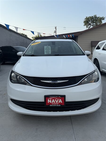 2020 Chrysler Voyager LX   - Photo 1 - Lexington, NE 68850