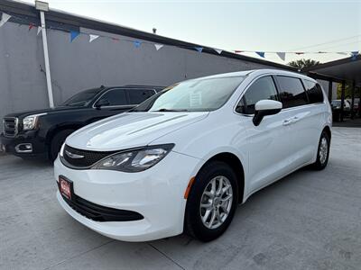 2020 Chrysler Voyager LX   - Photo 2 - Lexington, NE 68850