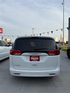 2020 Chrysler Voyager LX   - Photo 5 - Lexington, NE 68850