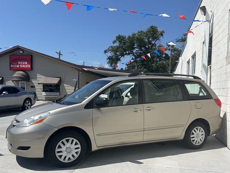 2010 Toyota Sienna CE 7-Passenger  
