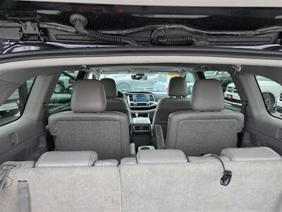 2017 Toyota Highlander XLE - Photo 7 - Lexington, NE 68850