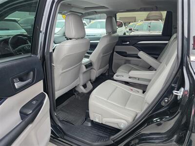 2017 Toyota Highlander XLE - Photo 6 - Lexington, NE 68850