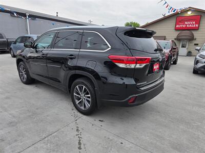 2017 Toyota Highlander XLE - Photo 3 - Lexington, NE 68850