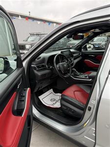 2021 Toyota Highlander XSE   - Photo 5 - Lexington, NE 68850