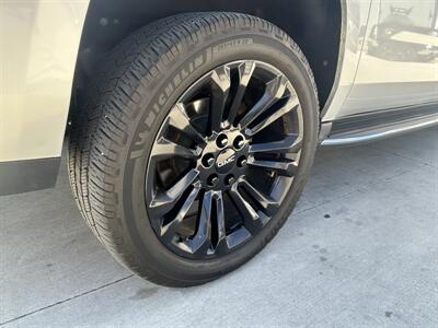 2018 GMC Yukon XL SLT - Photo 11 - Lexington, NE 68850