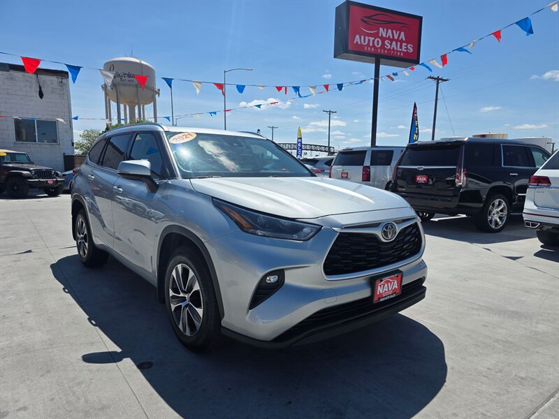 2021 Toyota Highlander XLE  