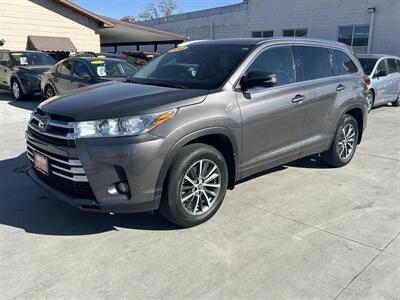 2018 Toyota Highlander XLE   - Photo 2 - Lexington, NE 68850