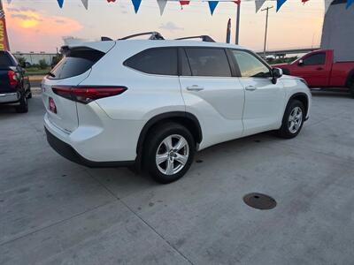 2023 Toyota Highlander LE   - Photo 4 - Lexington, NE 68850