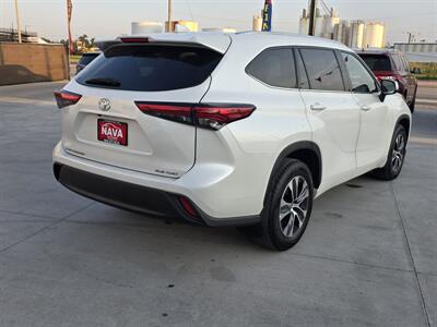 2020 Toyota Highlander XLE   - Photo 3 - Lexington, NE 68850