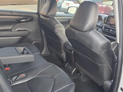 2020 Toyota Highlander XLE   - Photo 4 - Lexington, NE 68850