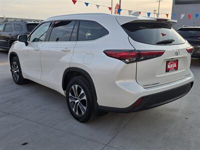 2020 Toyota Highlander XLE   - Photo 2 - Lexington, NE 68850