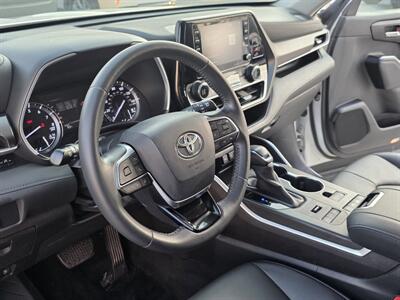 2020 Toyota Highlander XLE   - Photo 8 - Lexington, NE 68850