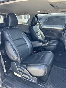 2019 Toyota Sienna SE Premium 7-Passenger   - Photo 6 - Lexington, NE 68850