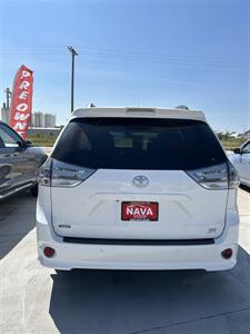 2019 Toyota Sienna SE Premium 7-Passenger   - Photo 4 - Lexington, NE 68850