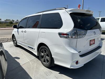 2019 Toyota Sienna SE Premium 7-Passenger   - Photo 3 - Lexington, NE 68850