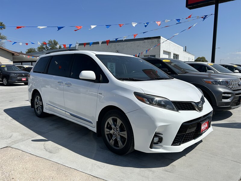 2019 Toyota Sienna SE Premium 7-Passenger - Photo 1 - Lexington, NE 68850