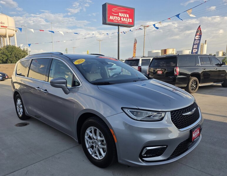 2021 Chrysler Pacifica Touring L   - Photo 1 - Lexington, NE 68850