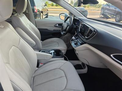 2021 Chrysler Pacifica Touring L - Photo 12 - Lexington, NE 68850