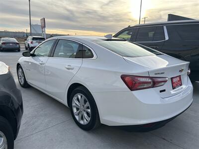 2022 Chevrolet Malibu LT   - Photo 5 - Lexington, NE 68850