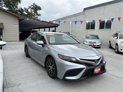 2021 Toyota Camry SE   - Photo 1 - Lexington, NE 68850