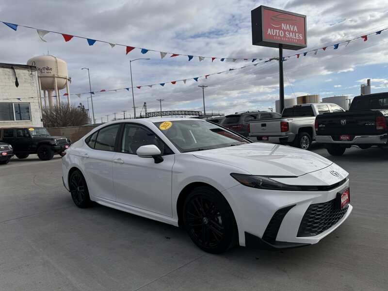 2025 Toyota Camry SE   - Photo 1 - Lexington, NE 68850