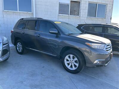 2012 Toyota Highlander SE   - Photo 2 - Lexington, NE 68850