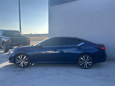 2021 Nissan Altima 2.5 SR   - Photo 4 - Lexington, NE 68850