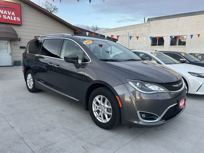 2020 Chrysler Pacifica Touring L   - Photo 1 - Lexington, NE 68850