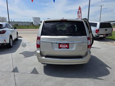 2014 Chrysler Town & Country Touring   - Photo 3 - Lexington, NE 68850