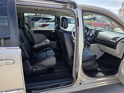 2014 Chrysler Town & Country Touring   - Photo 4 - Lexington, NE 68850