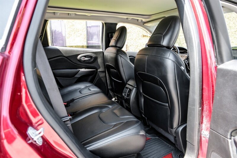 2021 Jeep Cherokee Limited Sport photo 18