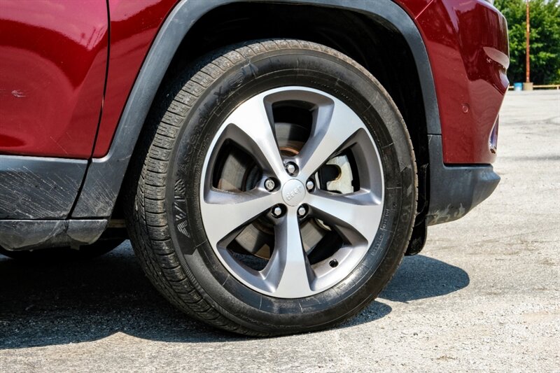 2021 Jeep Cherokee Limited Sport photo 32