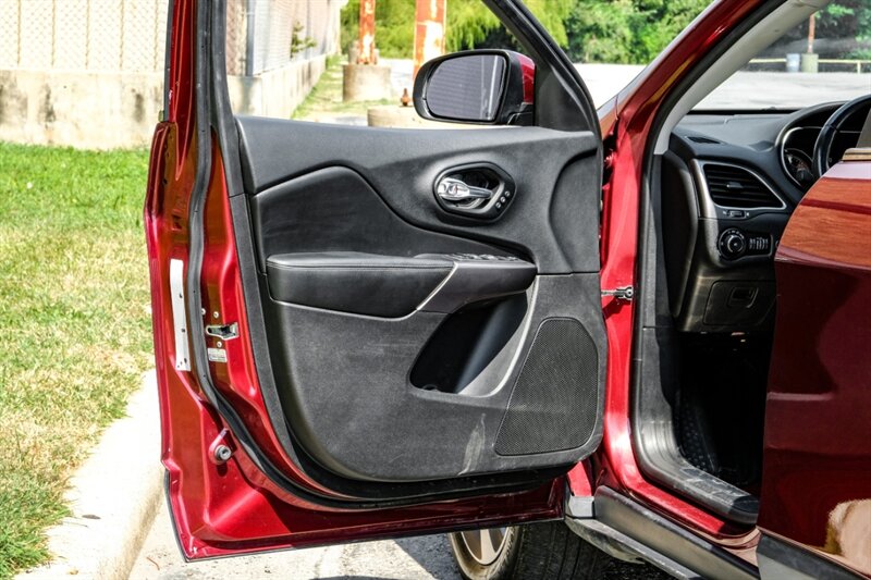 2021 Jeep Cherokee Limited Sport photo 23