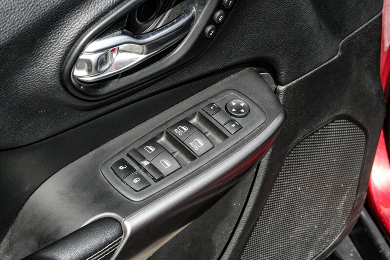 2021 Jeep Cherokee Limited Sport photo 24