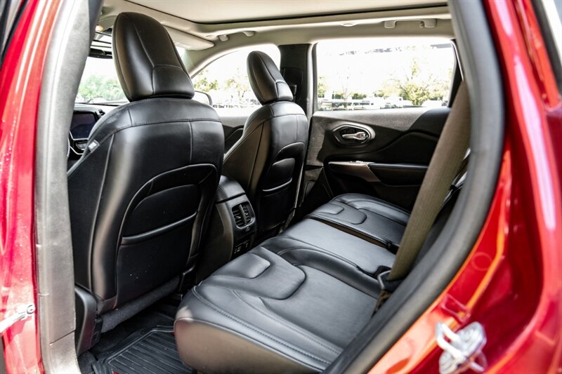 2021 Jeep Cherokee Limited Sport photo 19
