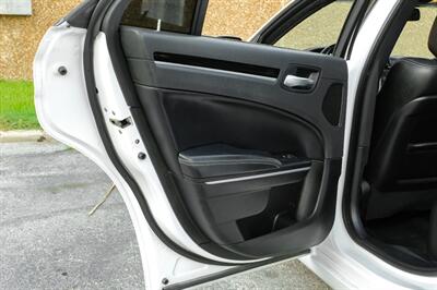 2022 Chrysler 300 Series S V6 - Photo 43 - Dallas, TX 75220