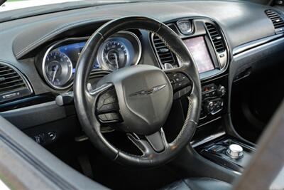 2022 Chrysler 300 Series S V6 - Photo 15 - Dallas, TX 75220
