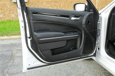 2022 Chrysler 300 Series S V6 - Photo 40 - Dallas, TX 75220