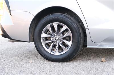 2024 Toyota Sienna XLE 7-Passenger   - Photo 9 - Dallas, TX 75220
