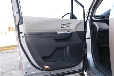 2024 Toyota Sienna XLE 7-Passenger   - Photo 16 - Dallas, TX 75220