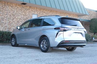 2024 Toyota Sienna XLE 7-Passenger   - Photo 8 - Dallas, TX 75220