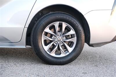 2024 Toyota Sienna XLE 7-Passenger   - Photo 15 - Dallas, TX 75220