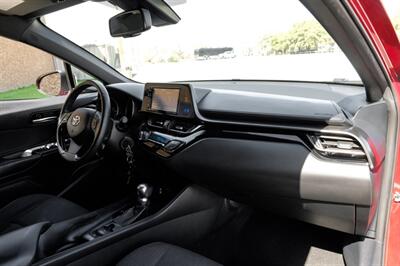 2018 Toyota C-HR XLE   - Photo 11 - Dallas, TX 75220