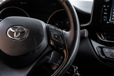 2018 Toyota C-HR XLE   - Photo 16 - Dallas, TX 75220