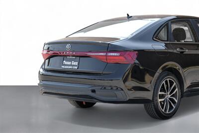 2025 Volkswagen Jetta SE   - Photo 14 - Dallas, TX 75220