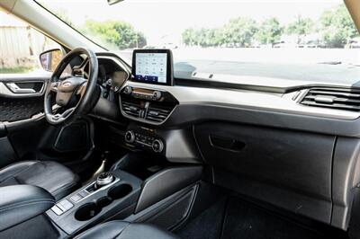 2020 Ford Escape SEL   - Photo 11 - Dallas, TX 75220
