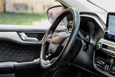 2020 Ford Escape SEL   - Photo 12 - Dallas, TX 75220